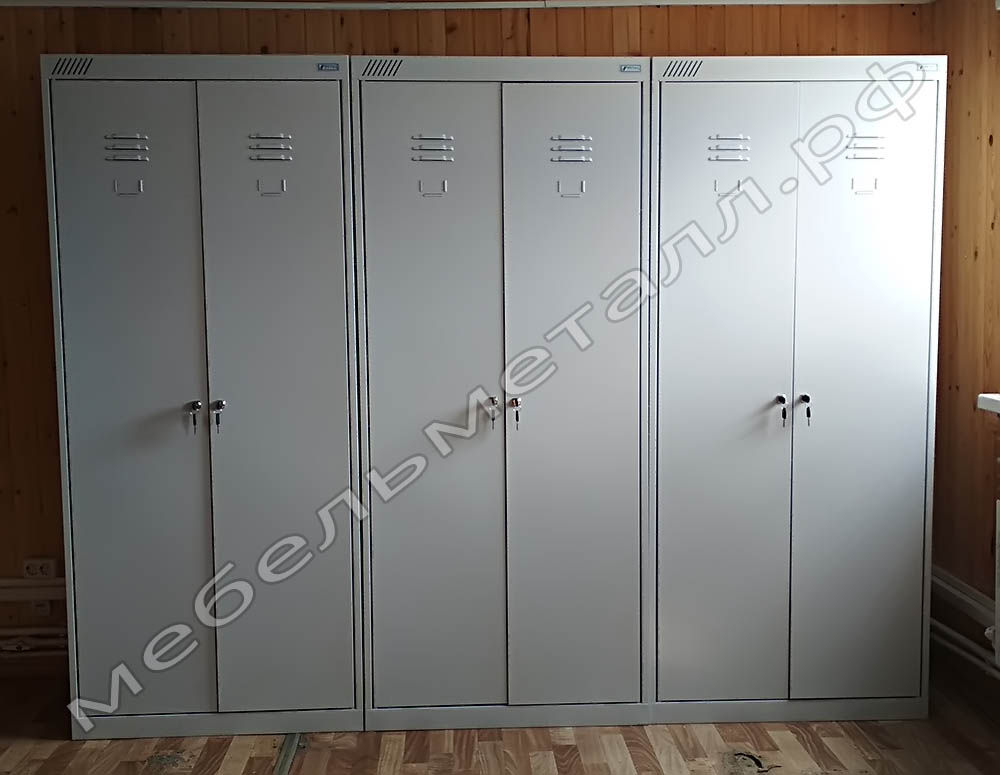 Шкафы для одежды ШРК 22-800, в раздевалке производственного предприятия